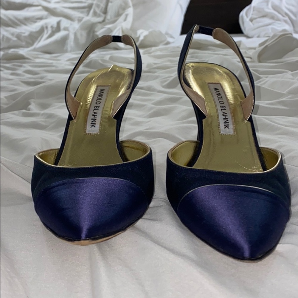Manolo Blahnik Navy Blue Carolyne Kitten Heels 39 - Picture 2 of 5